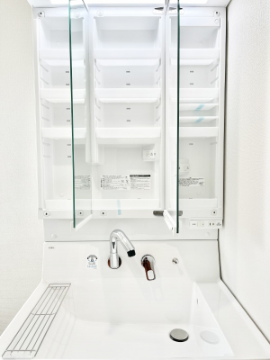 ���̑����ρ@�O�ʋ��̗��ɁA���ϕi��q���p�i�Ȃǂ����[�\�B���ʑ����������ƕۂ��܂��I