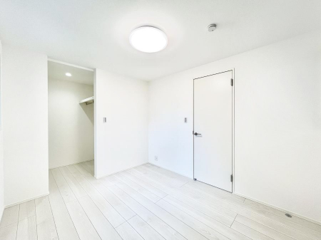 ̑ρ@`Bed Room`  Sɂ͎[N[[bgIiĝm⏬͂AGߕ̂mȂǂƐڂ܂܂B  ԂLgpł܂ˁB