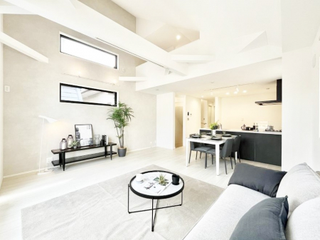 rO@`Living`@Ƒ̈̊LXƂXy[XBƑƉ߂Ԃ؂ɂɃsb^̂Ƃ̏ZԂłBqlĂSČ܂BƑ̏΂ɂڂɕт܂B