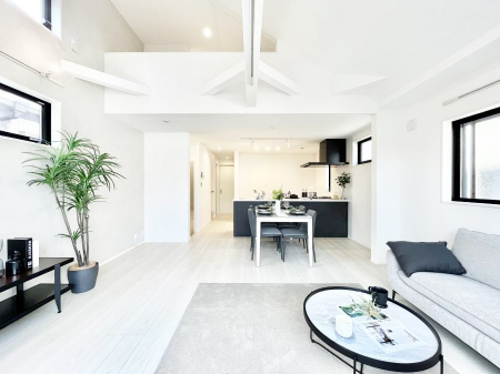 rO@`Living`@ɂ݂͂ȂWAHƊybn܂BbɖɂȂ肷āAY锼߂ɂȂĂ܂Bȑ̊Ԃ̍KĂꏊł肽B