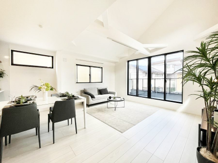 ̑ρ@`Living`@O̗ȂVvłLDKB傫ȑނ̂Ŏ邭AƑ̌ȅƂăsb^łBJƓ̗ǂ𐥔񂲗I