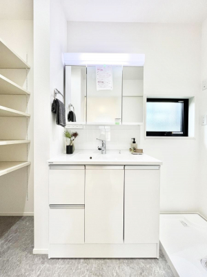 ʑEʏ@`Dressing Room`@\ȑ傫̐ʑ͎[鎖ȂAgȂ݃`FbN⎕ȂǁA̍QԂłzeCNȃXy[Xŗ]TƂƂĒ܂B