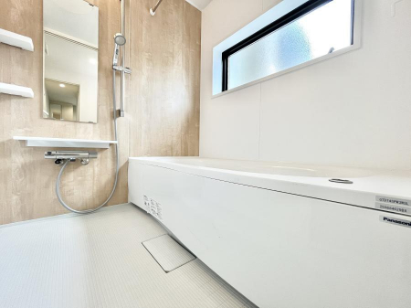 @`Bath Room`@L΂ē邱Ƃ\I̔MdȃoX^CłBqlƂꏏł\ȍLȂ̂ŁArOƂ͈ƑcR̂ЂƎy݂܂B