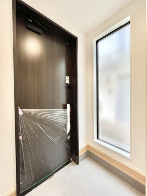 ց@`Entrance`@ւ͉Ƃ̊Ƃ܂䂪Ƃ̃ZX肰Ȃ閣͂錺֑ÿ݂BAxɉƑقƂłSn悢ԑ؂łˁ