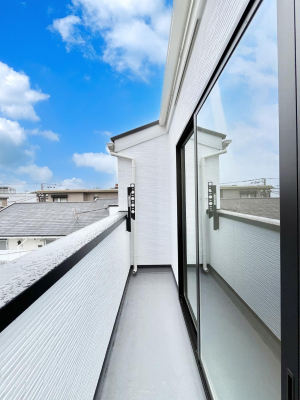 oRj[@`Balcony`  oRj[͉z݁Azc󕨂C悭Ƃł܂B  g₷JIȃoRj[łzՂ~蒍AoRj[tZ܂B  