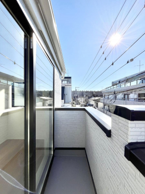 �o���R�j�[�@�������P�������`Balcony�`  �o���R�j�[�͉������z���������݁A���z�c����󕨂��C�����悭�������Ƃ��ł��܂��B  �g���₷���J���I�ȃo���R�j�[�ł����z�����������Ղ�~�蒍���A�o���R�j�[�t���Z�܂��B  