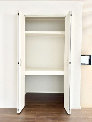 ���̑����ρ@���r���O���[�B�����Ɏ��[������ƕ����W�܂�LDK���X�b�L���Еt�������ł��ˁB  