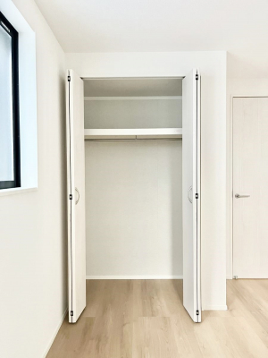 ���[�@�m���̃N���[�[�b�g�B���s��������̂Ō���̈ߗނ�����������܂�܂��B