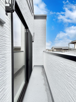 oRj[@`Balcony`  oRj[͉z݁Azc󕨂C悭Ƃł܂B  g₷JIȃoRj[łzՂ~蒍AoRj[tZ܂B  