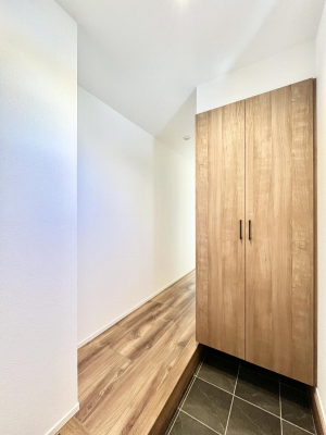 ց@Pn`Entrance`@Ƃ̒łql}ŏ̏ꏊł錺ւ́AƂ̈ۂ̂̂łILxȌ֎[ŁAYɕۂƂo܂􌺊ւɂ͂Ղ[̉ʔI