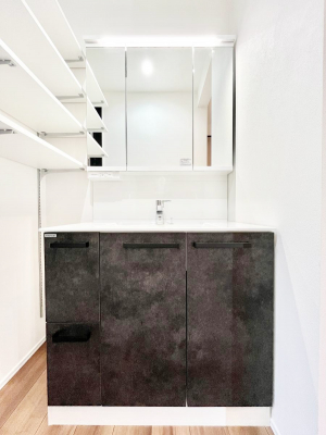 ʑEʏ@P`Dressing Room`@邭pE_[[Bgꏊ炱AKȋԂƂȂĂ܂BVv[hbT[̗pĂ܂̂ŁAVyɏo܂B