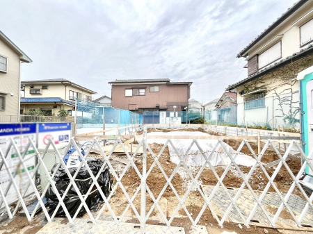 nOώʐ^@Oρ`Exterior`  ՐÂȏZnŎqĉƑɃsb^B  ̂UKȗ΂Ɍb܂ꂽGAŁARɕ܂ꂽ₩ȕ炵邽߂́AƂ肠ZĂ܂B