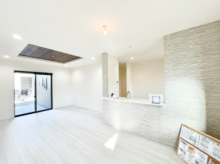 ���r���O�@�傫�ȑ����炽���Ղ�̗z���ƕ����������郊�r���O