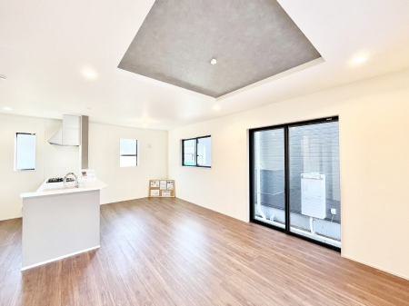 ���r���O�@�傫�ȑ����炽���Ղ�̗z���ƕ����������郊�r���O