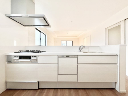 Lb`@S`Kitchen`@beރrOAȂLb`BƂ́Ał͂ȂA炵AKɂꏊBΊ̖A炬̓X̂߂ɁAŐV̐ݔEdl̗pB