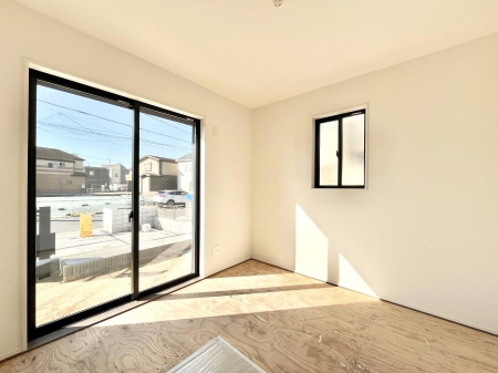 ���̑����ρ@���r���O�Ɨׂ荇���Ă���a���B�ق��ƈꑧ�ł���a�̋�Ԃ��Y�ꂸ�ɁB 