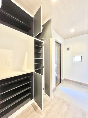 ���̑����ρ@�����Ղ���[�ł���V���[�Y�{�b�N�X�ŉƑ��S���̌C���A���ւ�������B  