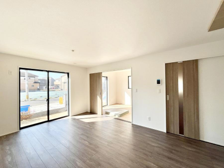 ���̑����ρ@�Ƒ��̏Ί炪���R�Ɛ��܂�Ă���A����ȕ��͋C�̃_�C�j���O�Ɏd�オ���Ă��܂��B