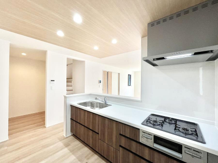 �L�b�`���@���������Ȃ���ł����Ƒ��Ƃ̉�b���y���߂�ΖʃL�b�`��