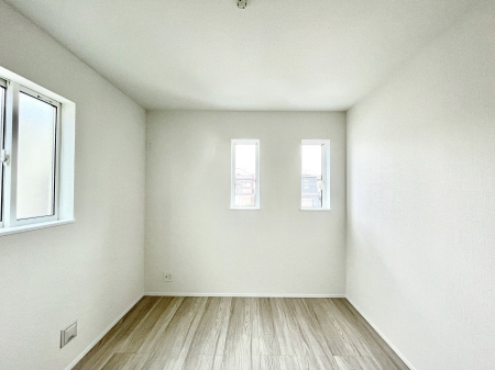 ���̑����ρ@������A�������`Bed Room�`�@�}���V�����ƈႢ�������������̂��ˌ��Ẵ����b�g�ł��B���Ƒ������������ƂŎ苷�Ɋ����Ă����Z�܂����ˌ��Ăł͊e�����v���C�o�V�[��ۂ��Ƃ��ł��܂��B