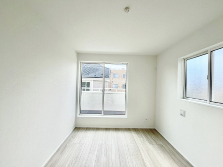 �Q���@������A�������`Bed Room�`�@2�ʍ̌����m�ۂ������邢�����́A���ʂ����ǂ��A��ϋ��S�n�̗ǂ���ԂƂȂ��Ă���܂��B�u�₩�ȕ��������ċN���钩�́A���K�����̎n�܂�ɁI���������ʕ����ƂĂ��ǂ��Z�܂���