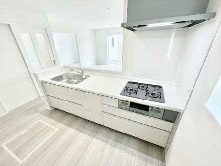 �L�b�`���@������A�������`Kitchen�`�@�u���������͉�����낤�v����ȃL�b�`���Ȃ�v�������藿�����ł����Ⴂ�܂��B�L�b�`������̓��r���O����]�ł��܂��B�Ƒ����Ȃ��邨�Ƃ������ɂ������܂��B