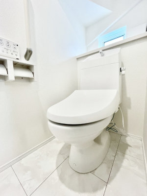 �g�C���@�g�C����1�K��2�K���ꂼ��ɔz�u����Ă��ĂƂĂ��֗��ł��B