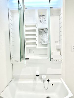 ���̑����ρ@�O�ʋ��̗��ɁA���ϕi��q���p�i�Ȃǂ����[�\�B���ʑ����������ƕۂ��܂��I