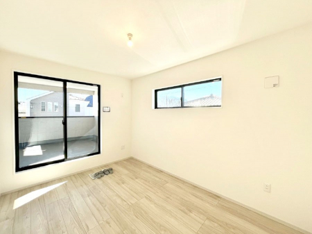 ���̑����ρ@�����`Bed Room�`�@�������������̂��ˌ��Ẵ����b�g�ł��B���Ƒ������������ƂŎ苷�Ɋ����Ă����Z�܂����ˌ��Ăł͊e�����v���C�o�V�[��ۂ��Ƃ��ł��܂��B�Z�܂��ɂ�Ƃ肪���܂�S�������b�N�X�ł��܂���