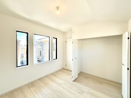 �Q���@�����`Bed Room�`�@�؂̉����肪�₳�����t���[�����O�͈��炬�������炷�v���C�x�[�g��ԁB����߂̃t���[�����O�ł��̂ŁA�ǎ��Ƃ��}�b�`���A���������X�ɍL�������Ă������ʂ��B