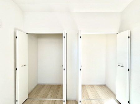 ���[�@�����`Closet�`�@�ǖʃN���[�[�b�g������΃^���X��u���K�v���Ȃ��A�o������̂Ȃ��X�b�L����Ԃ��ێ��ł��܂��B����ꂽ�X�y�[�X��L���Ɋ��p�ł������B�G�߂̈ߗނ��̕i�Ȃǂ����Ղ���[�o���܂��ˁ�