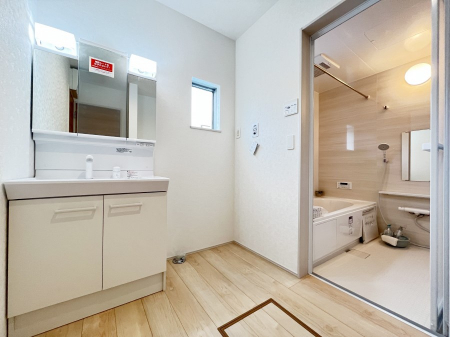 ̑@Q`Dressing Room`@ÂȂ肪Ȑʏƍ̌ƊC\Ȃ̂ŋC悭g܂BOʋ^Cv̐ʑ͋[ŎU炩肪ȐʏXbL