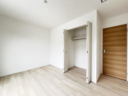 Q@Q`Bed Room`  ɂ͎[N[[bgIiĝm⏬͂AGߕ̂mȂǂƐڂ܂܂B  ԂLgpł܂ˁB