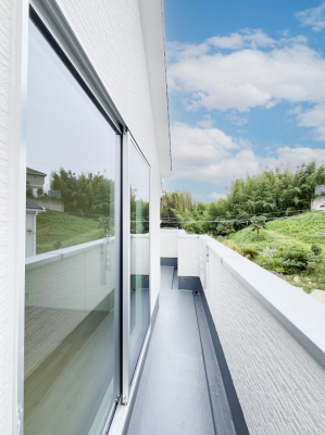 oRj[@Q`Balcony`@쑤ɐݒuꂽŝ郏ChoRj[BSn悢z˂gȕyނƂo܂Bꂽɂ͂Ղ̐󕨂zc܂I