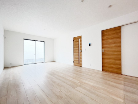 rO@Q`Living`  Lȗz̏ꏊƂ炵B  邱̋Ԃ݂͂Ȃ̏Ί炪WꏊAYA邱Ƃ̂Ȃ킢ȂbyގԁA̎vԂꏊB