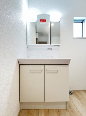 ʑEʏ@Q`Dressing Room`@邭pE_[[BKȋԂƂȂĂ܂BVv[hbT[̗pĂ܂̂ŁAVyɏo܂B