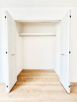 ���[�@��������ߗނ�ו��Ȃǂ̎��[�ɕ֗��ȃN���[�[�b�g�t���ł��B