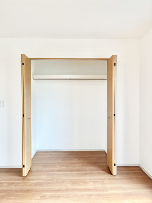 ���[�@��������ߗނ�ו��Ȃǂ̎��[�ɕ֗��ȃN���[�[�b�g�t���ł��B