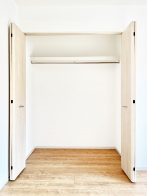 ���[�@�������S�������`Closet�`�@�ǖʃN���[�[�b�g������΃^���X��u���K�v���Ȃ��A�o������̂Ȃ��X�b�L����Ԃ��ێ��ł��܂��B����ꂽ�X�y�[�X��L���Ɋ��p�ł������B�ߗނ��̕i�Ȃǂ����Ղ���[�o���܂��ˁ�