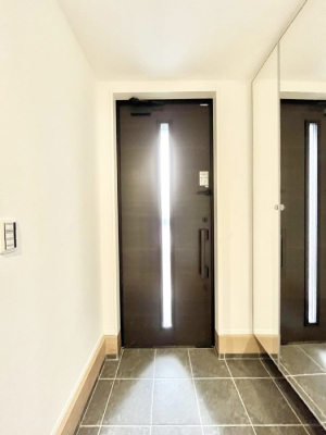 ���ց@�K���X�X���b�g�̓��������փh�A�������Ɍ���͂��Ă���܂�