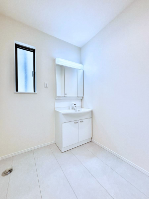 ���̑��@�����`Dressing Room�`  ����������F�����œ��ꂳ��Ă���ƁA�X�b�L���Ɛ�������ۂ������܂��B  ���̗��ɂ͂����Ղ�Ǝ��[�X�y�[�X��W�������I  �����́A�V���v�����@�\�����d�����āB