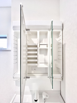 ���̑����ρ@�O�ʋ��̗��ɁA���ϕi��q���p�i�Ȃǂ����[�\�B���ʑ����������ƕۂ��܂��I