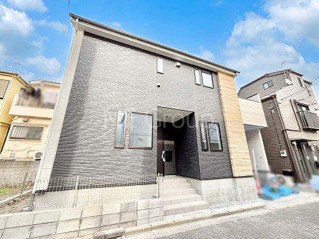 ���n�O�ώʐ^�@�������ꂽ�O�ρA�㎿�ȏZ��Ԃ��L���鎺���͉i�����S���ĉ߂�����Z���ł��B