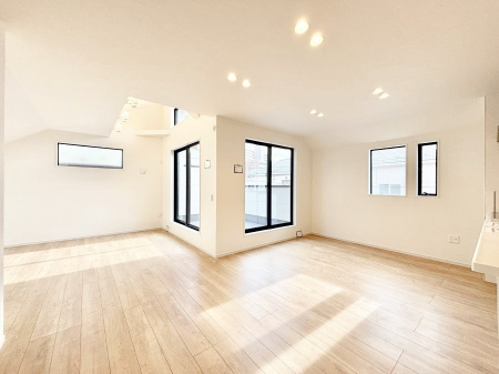 ���r���O�@���邢�z���������A�����̕��͋C�ɖ�������郊�r���O�E�_�C�j���O�B