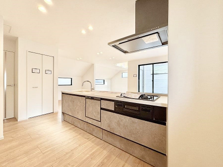 �L�b�`���@�J�E���^�[�z���ɂ��b�������Ȃ��疈���̂������������Ɗy����