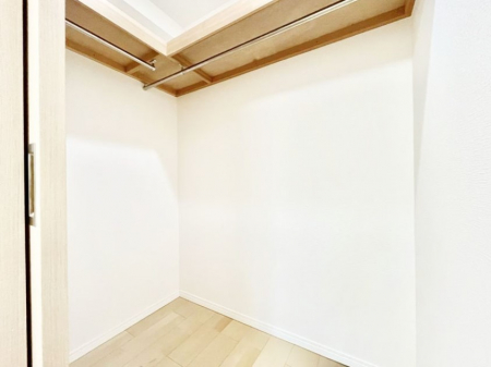 ̑@`Walk-in Closet`@KvȂ̂R[fBl[gꗗĊmFłAgxx⏀ZԂōςރEH[NCN[[bgݒu܂BƂ̒Ƃ֗Ȏ[Xy[XłB