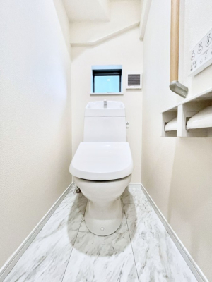 gC@`Toilet`@YEXbLEKȃEHVbgtgCł낰ԂłB1A2KɃgCXy[XǏ薾邭AKԂƂȂĂ܂gꏊ炱̔złI