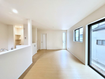 rO@`Living`@Ƒ̈̊LXƂXy[XBƑƉ߂Ԃ؂ɂɃsb^̂Ƃ̏ZԂłBqlĂSČ܂BƑ̏΂ɂڂɕт܂B