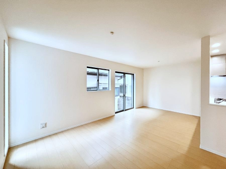 ̑ρ@`Living`@O̗ȂVvłLDKB傫ȑނ̂Ŏ邭AƑ̌ȅƂăsb^łBJƓ̗ǂ𐥔񂲗I