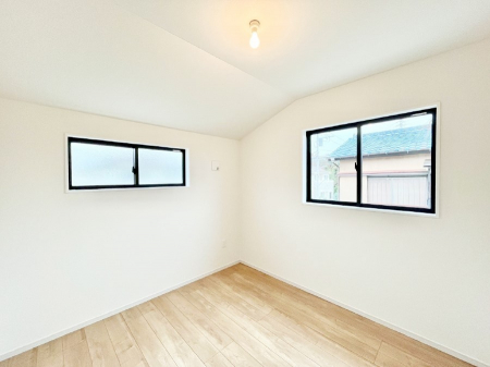 q@`Bed Room`@2ʍ̌mۂ邢́AʂǂAϋSn̗ǂԂƂȂĂ܂Bu₩ȕċN钩́AK̎n܂ɁIʕƂĂǂZ܂